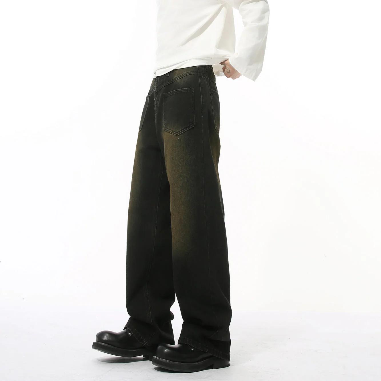 Men's Distressed Backward Jeans - Image 9